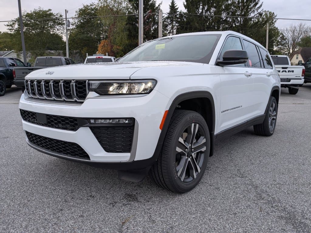 2027 Jeep Grand Cherokee Limited — photo 1 of 44