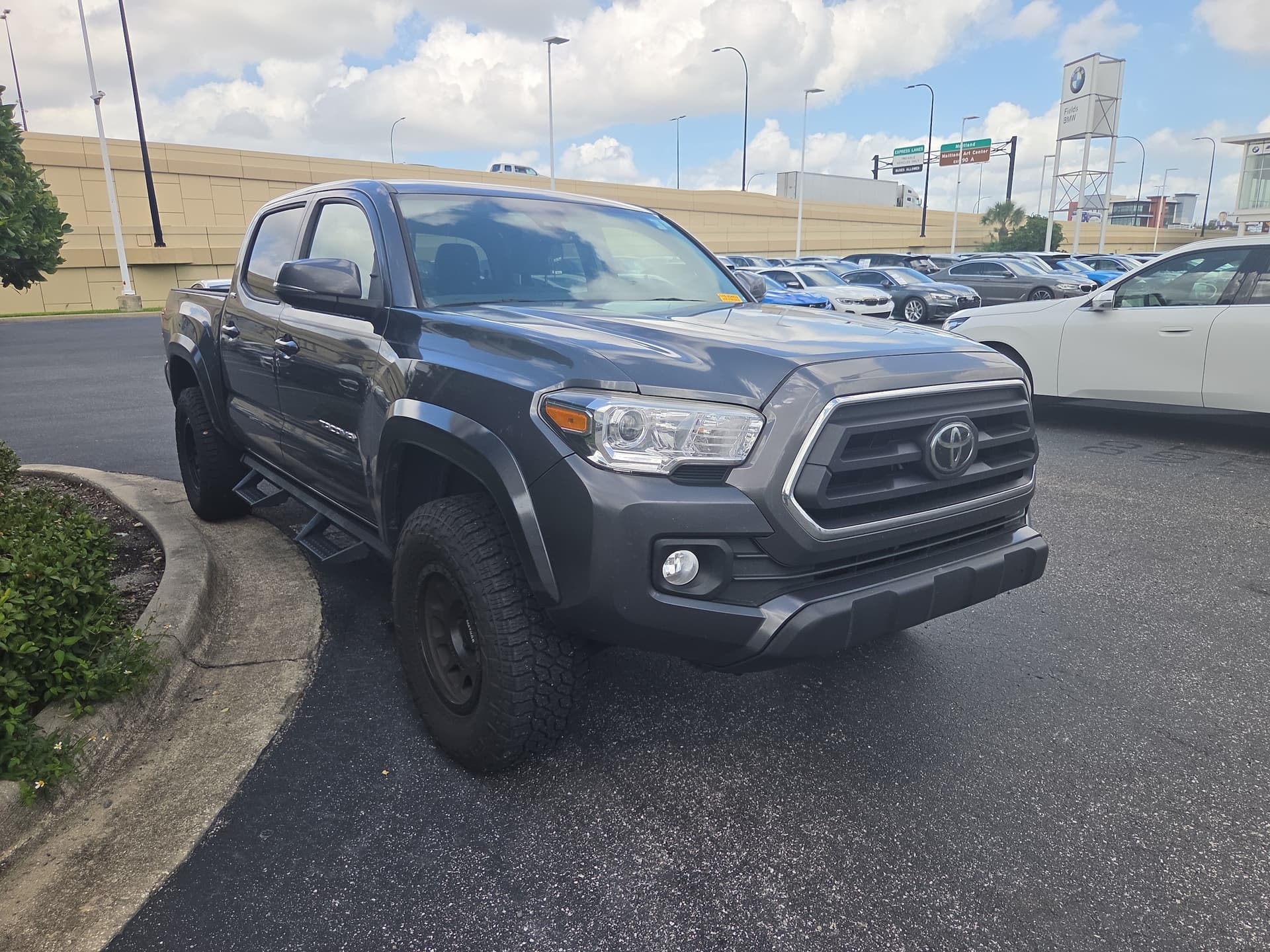 2022 Toyota Tacoma 2WD SR5 — photo 1 of 4