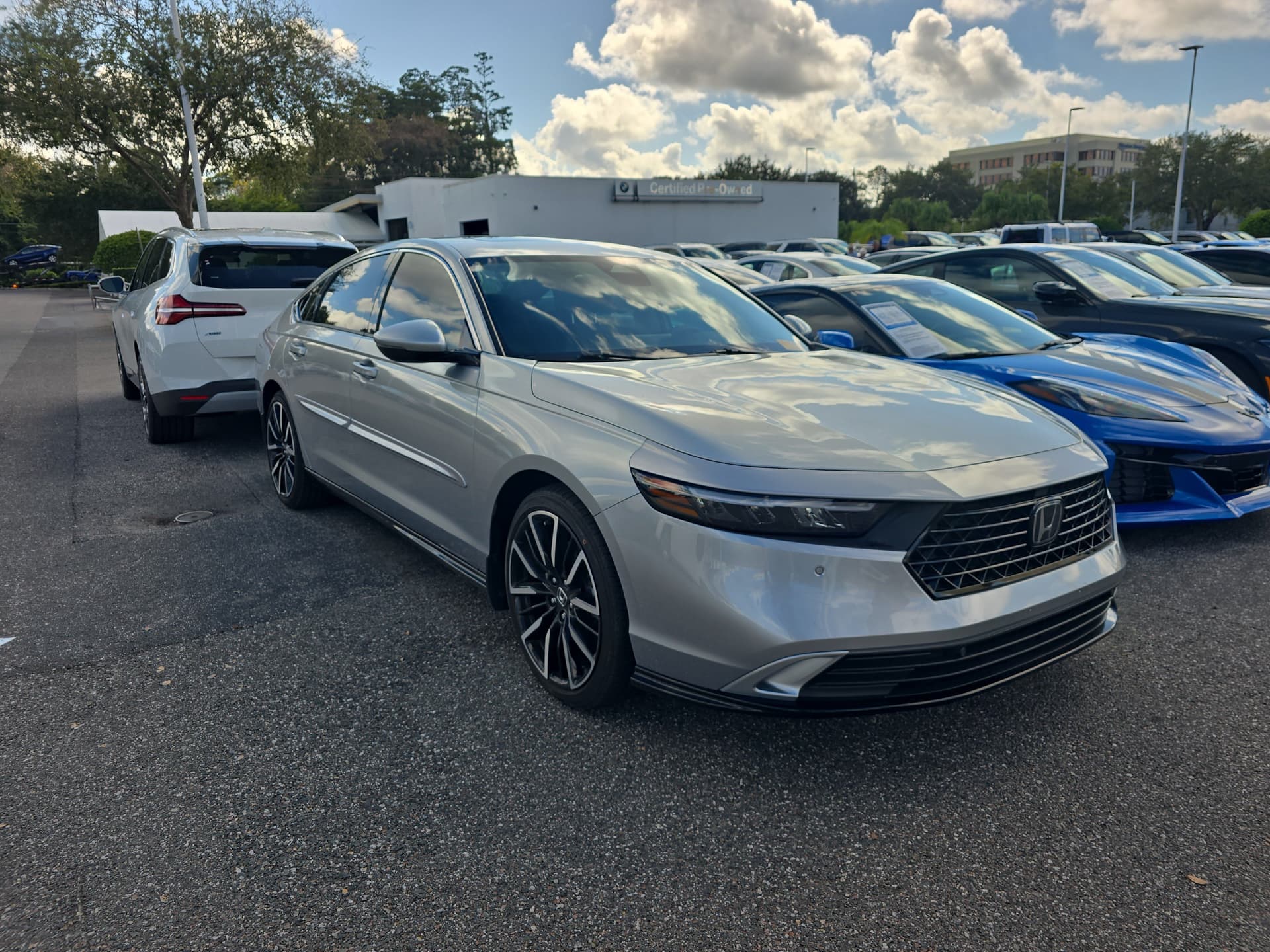 2024 Honda Accord Hybrid Touring — photo 1 of 3