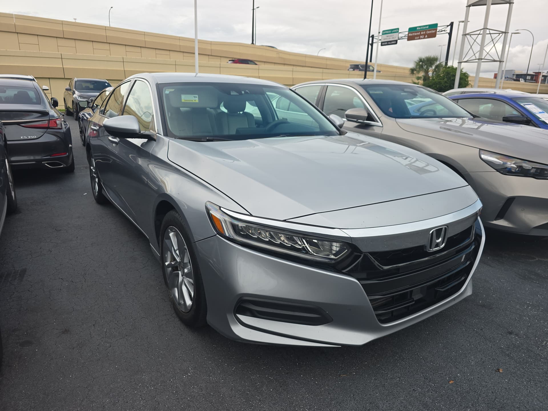 2019 Honda Accord Sedan LX 1.5T — photo 1 of 3