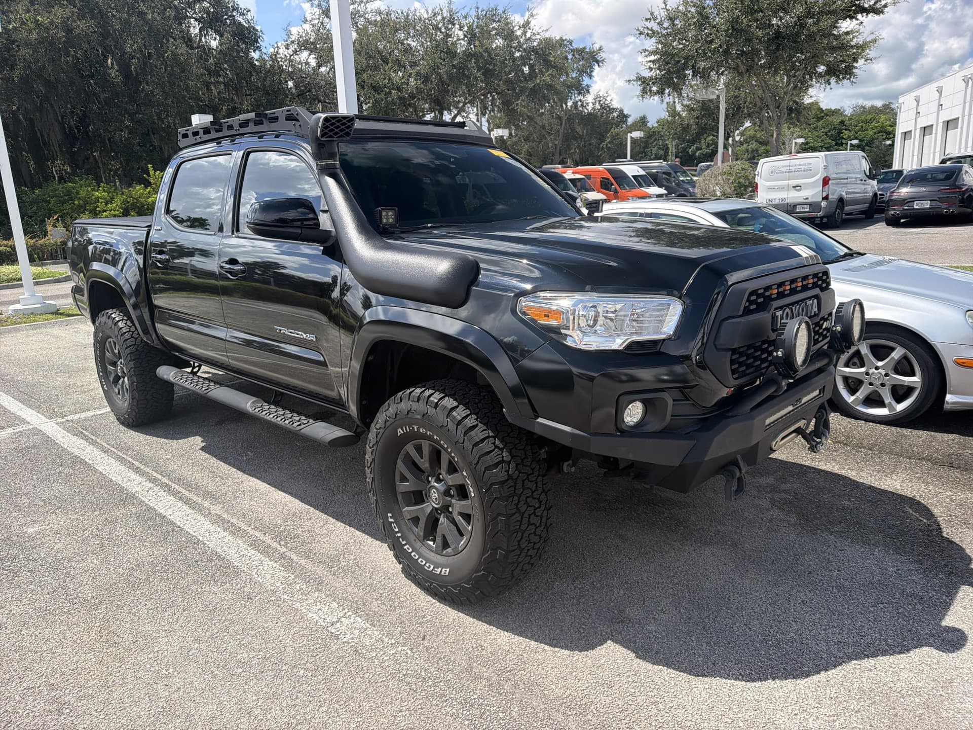 2022 Toyota Tacoma 4WD SR5 — photo 1 of 4