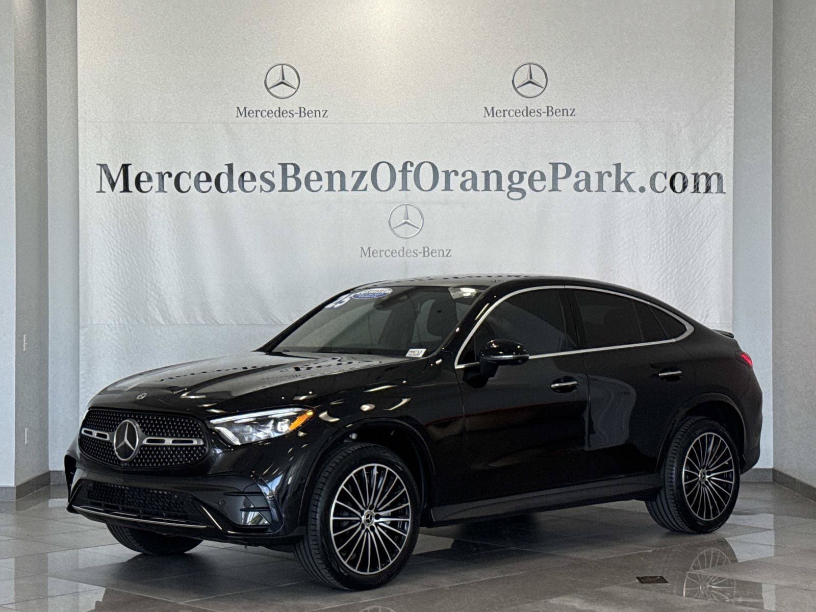 2025 Mercedes-Benz GLC GLC 300 — photo 1 of 29