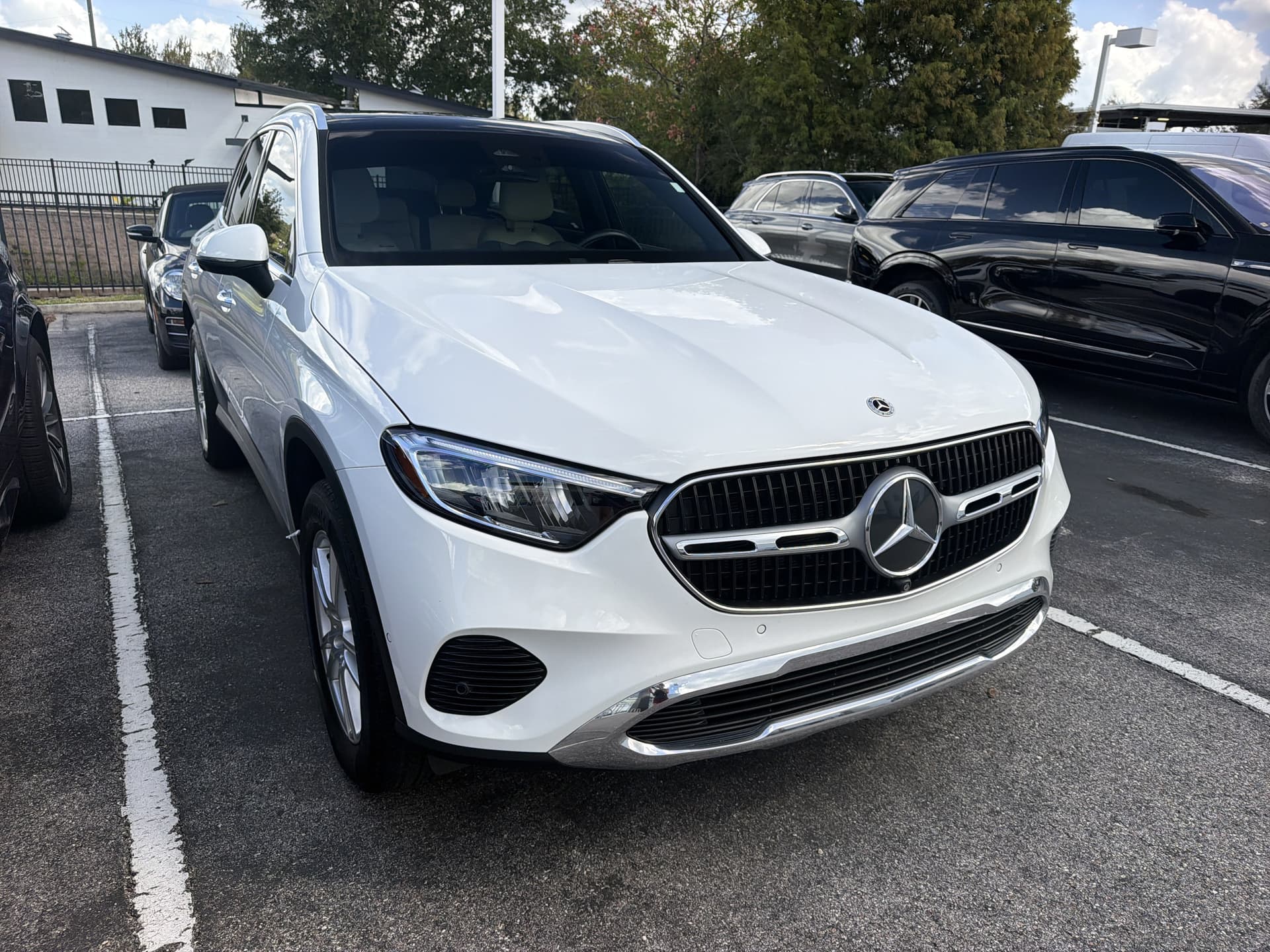 2023 Mercedes-Benz GLC GLC 300 — photo 1 of 4