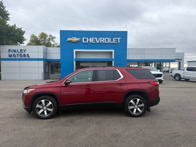 2021 Chevrolet Traverse LT Leather — photo 1 of 18