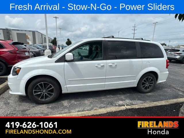2017 Dodge Grand Caravan GT — photo 1 of 30
