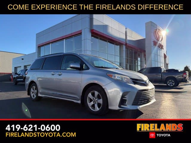 2020 Toyota Sienna LE — photo 1 of 26