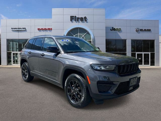 2024 Jeep Grand Cherokee Altitude — photo 1 of 32