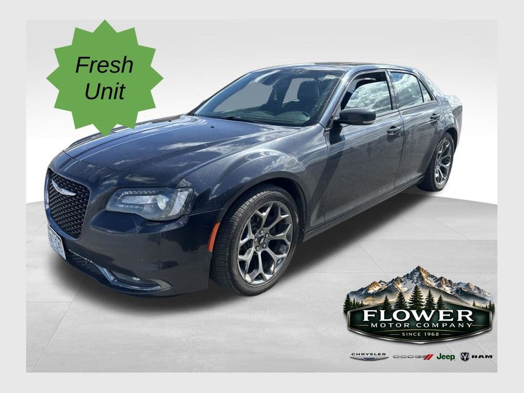 2017 Chrysler 300 Base — photo 1 of 10