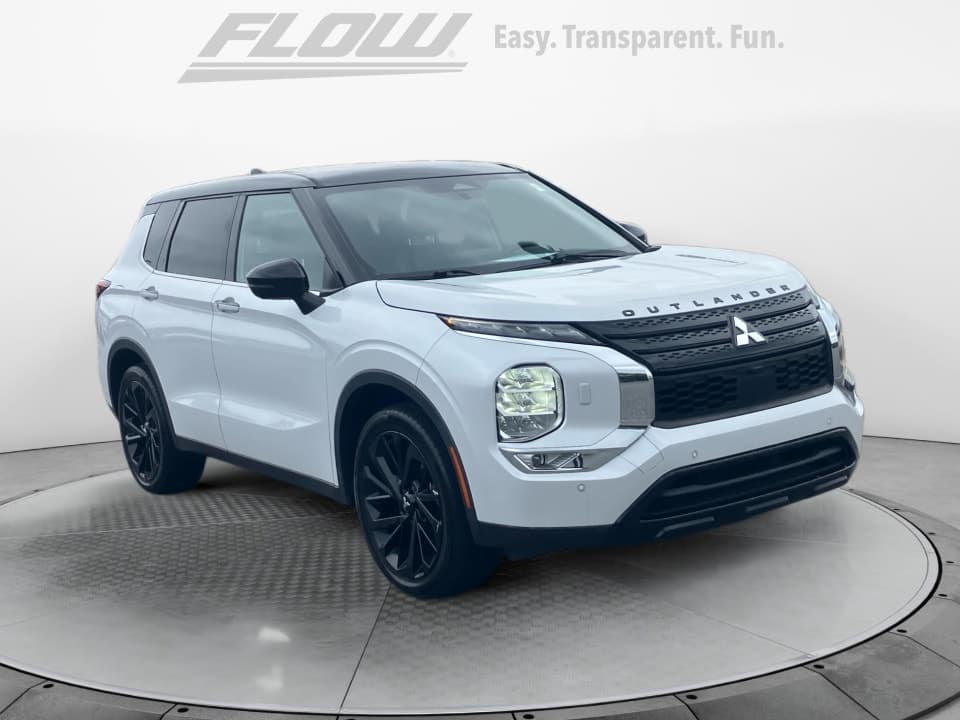 2023 Mitsubishi Outlander SEL — photo 1 of 40
