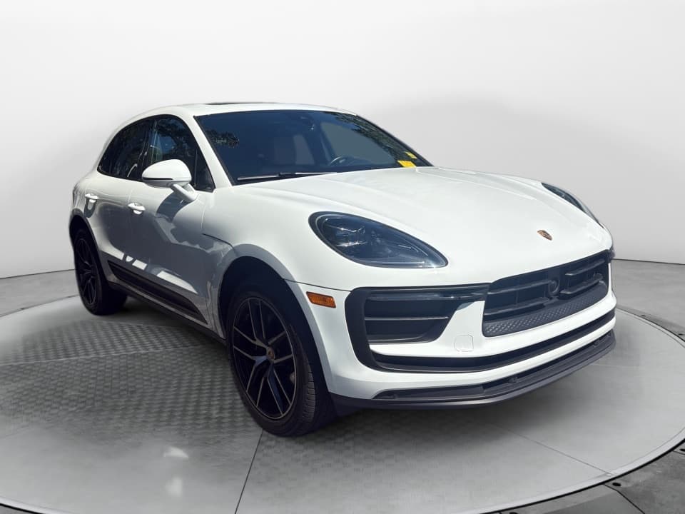 2023 Porsche Macan Base — photo 1 of 3
