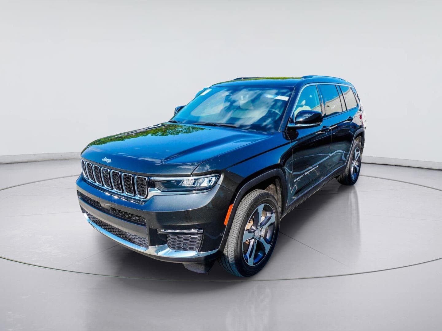 2023 Jeep Grand Cherokee L Limited — photo 1 of 4