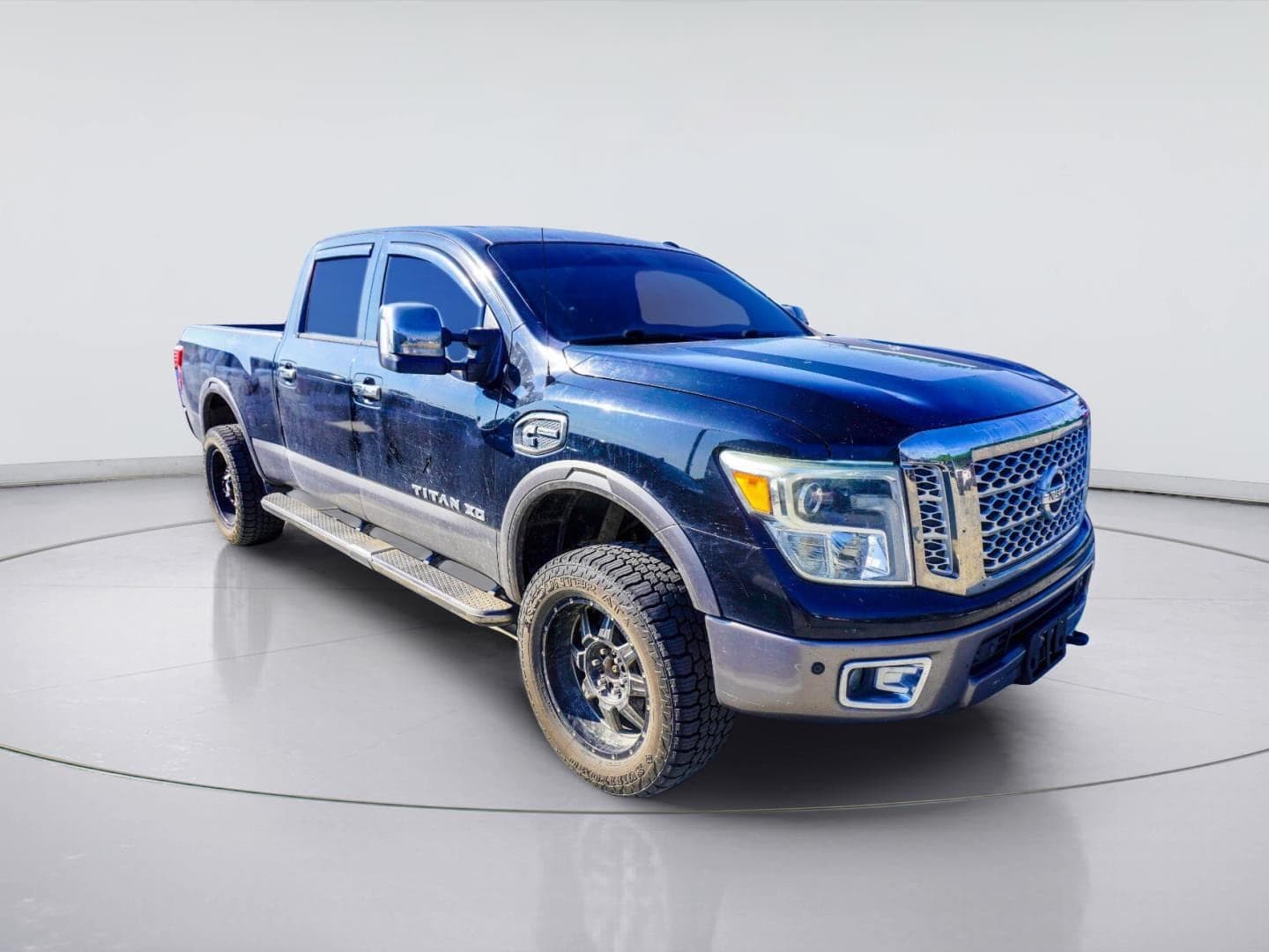 2016 Nissan Titan XD Platinum Reserve — photo 1 of 4