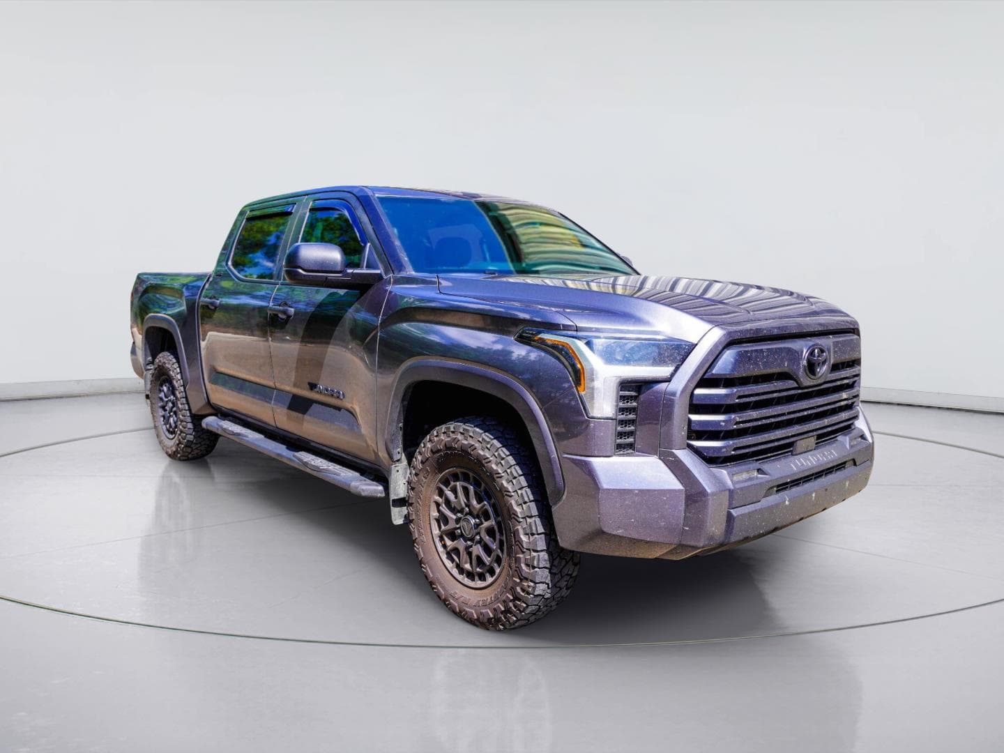 2025 Toyota Tundra 4WD SR5 — photo 1 of 3