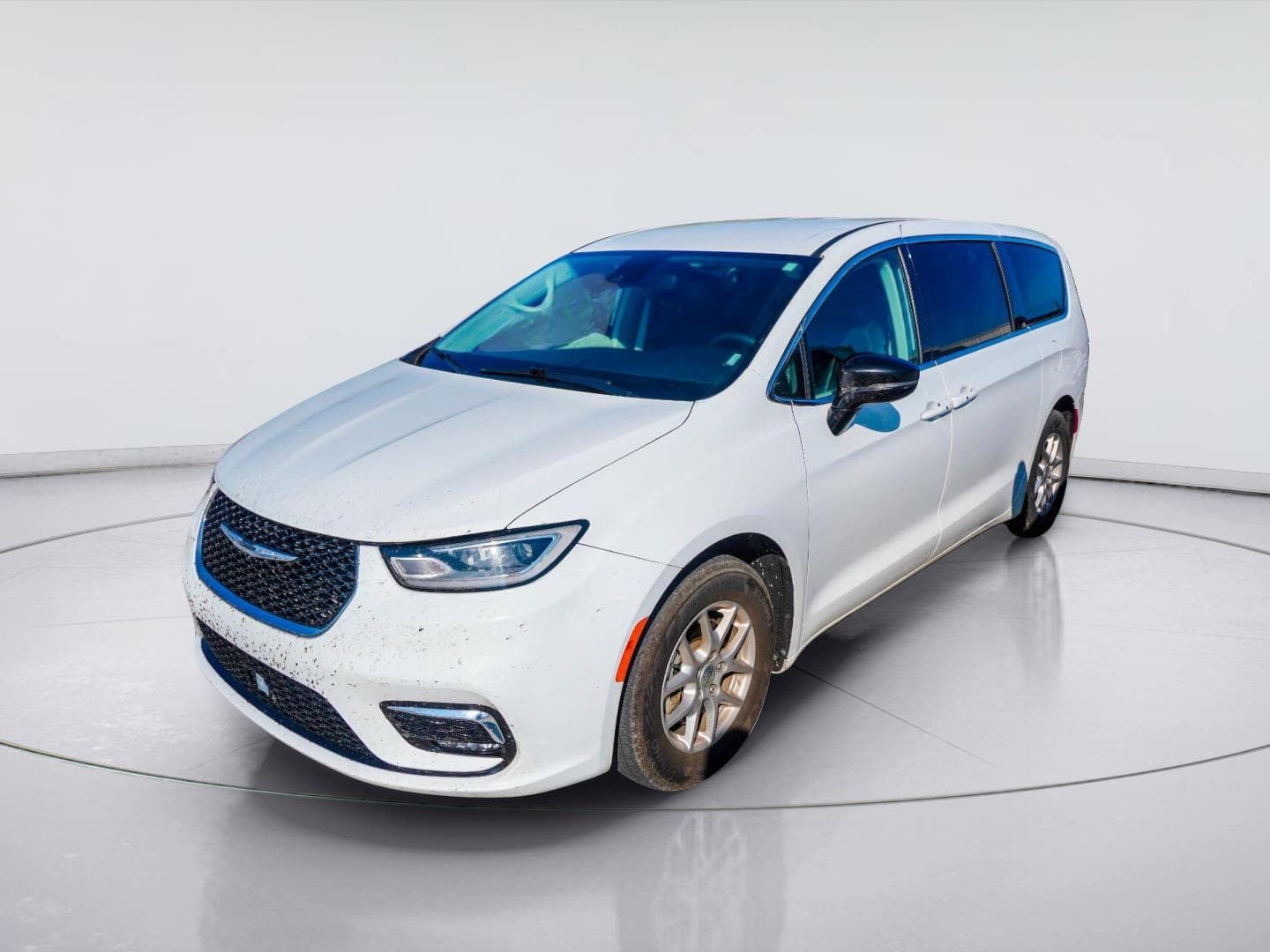 2024 Chrysler Pacifica Touring L — photo 1 of 4