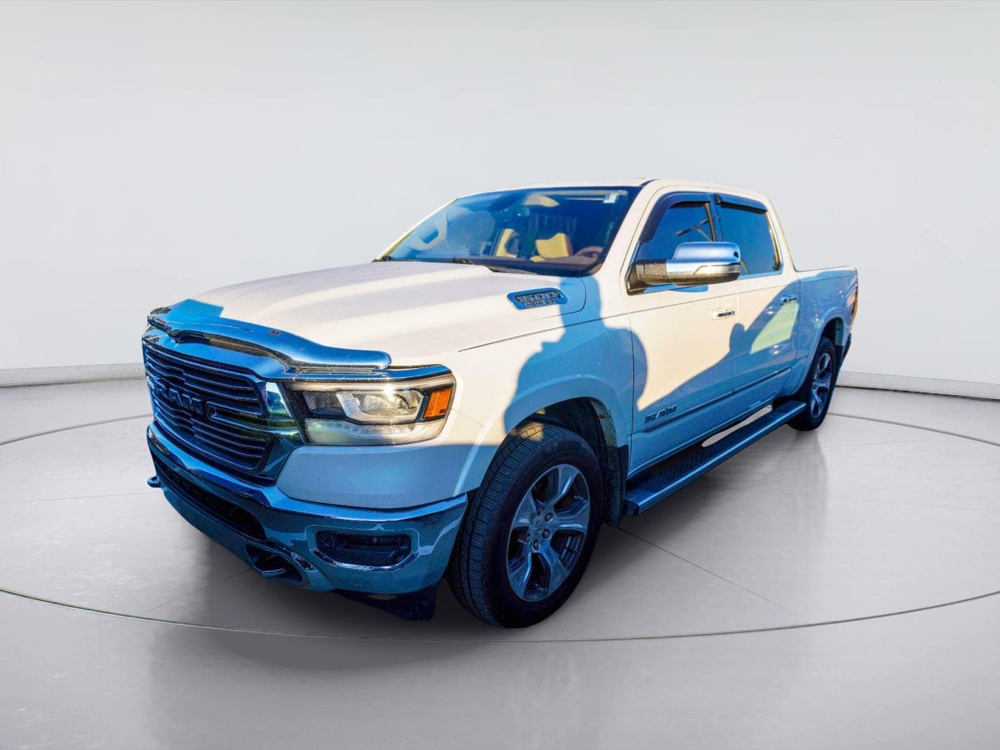 2019 RAM 1500 Laramie — photo 1 of 4