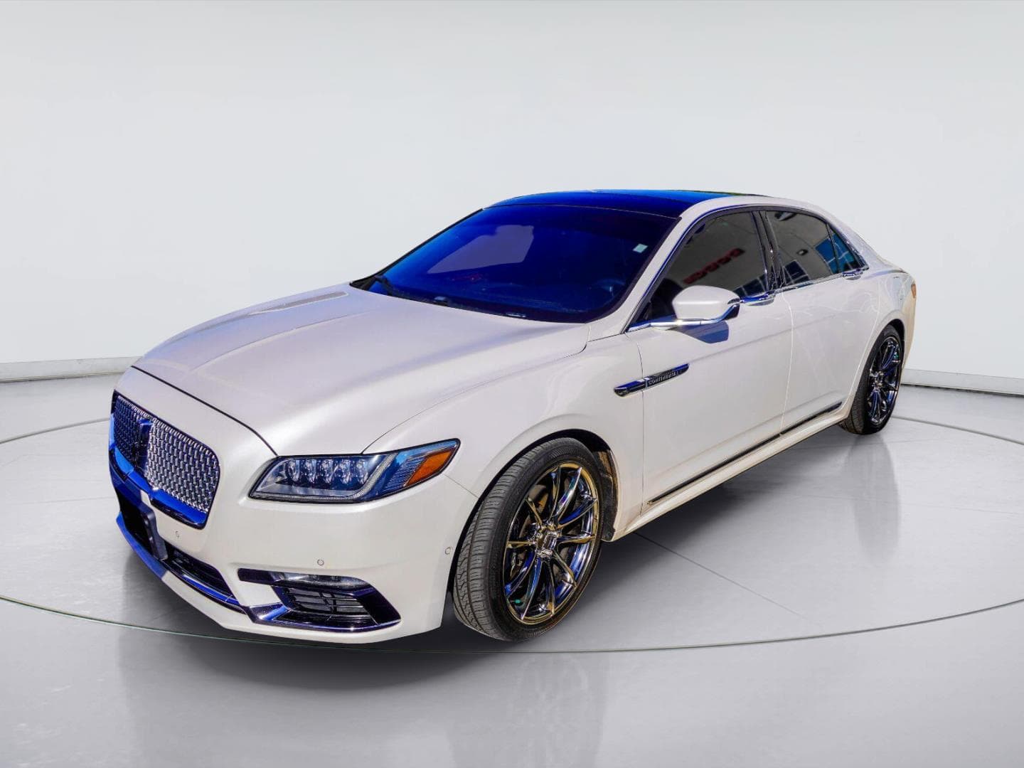 2017 Lincoln Continental Reserve — photo 1 of 4
