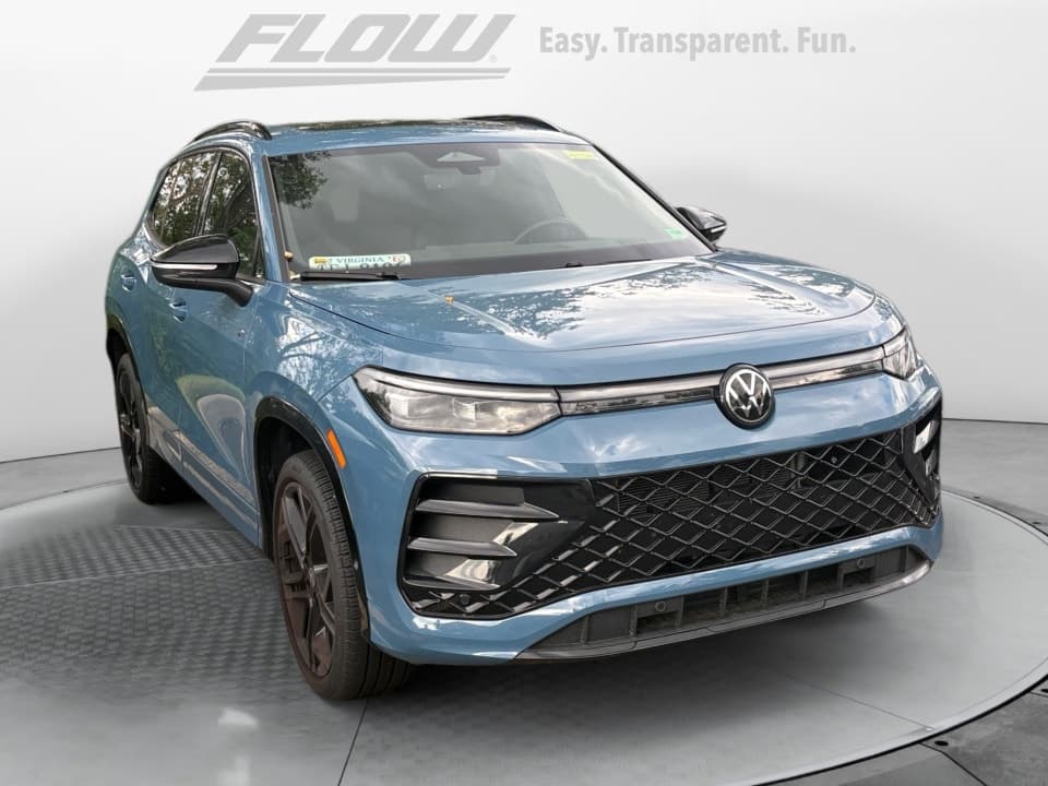 2025 Volkswagen Tiguan SE R-Line Black — photo 1 of 11