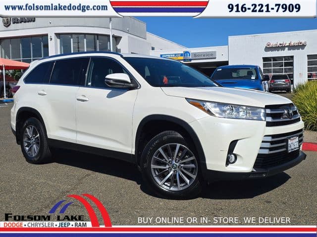 2019 Toyota Highlander XLE — photo 1 of 30