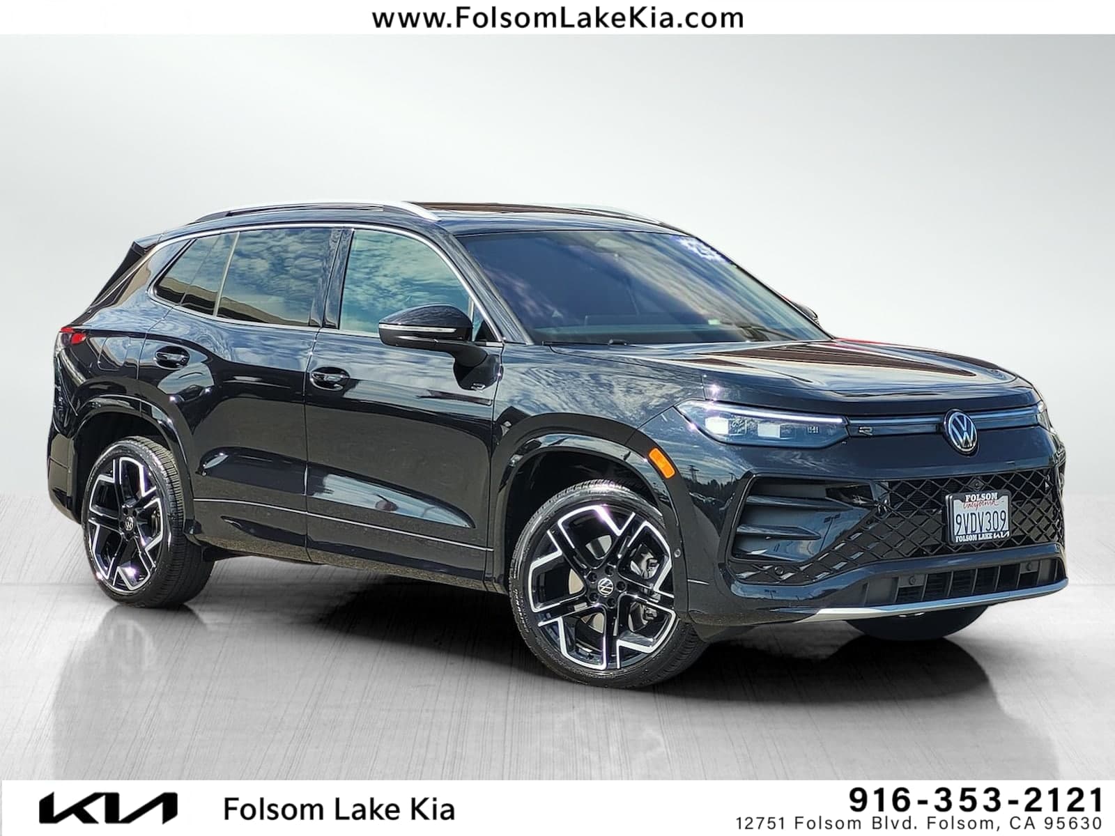 2025 Volkswagen Tiguan SEL R-Line — photo 1 of 29