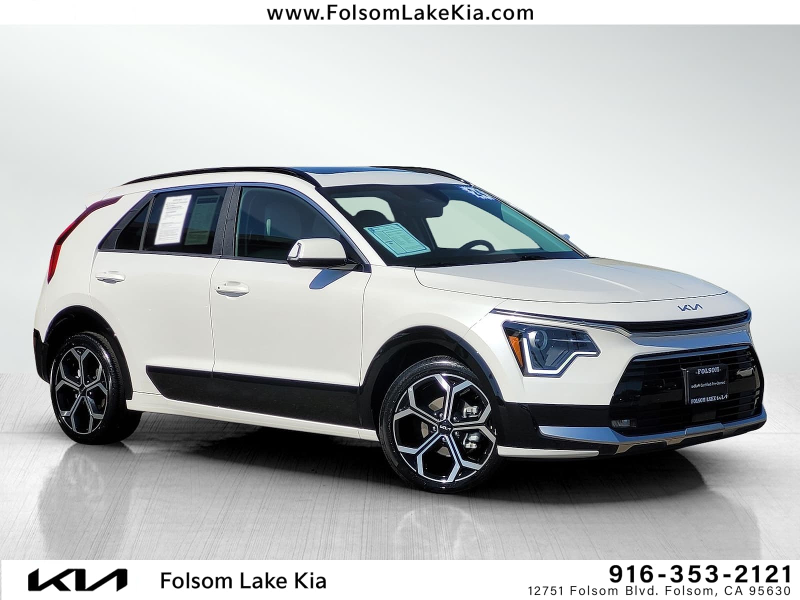 2024 Kia Niro EX Touring — photo 1 of 30