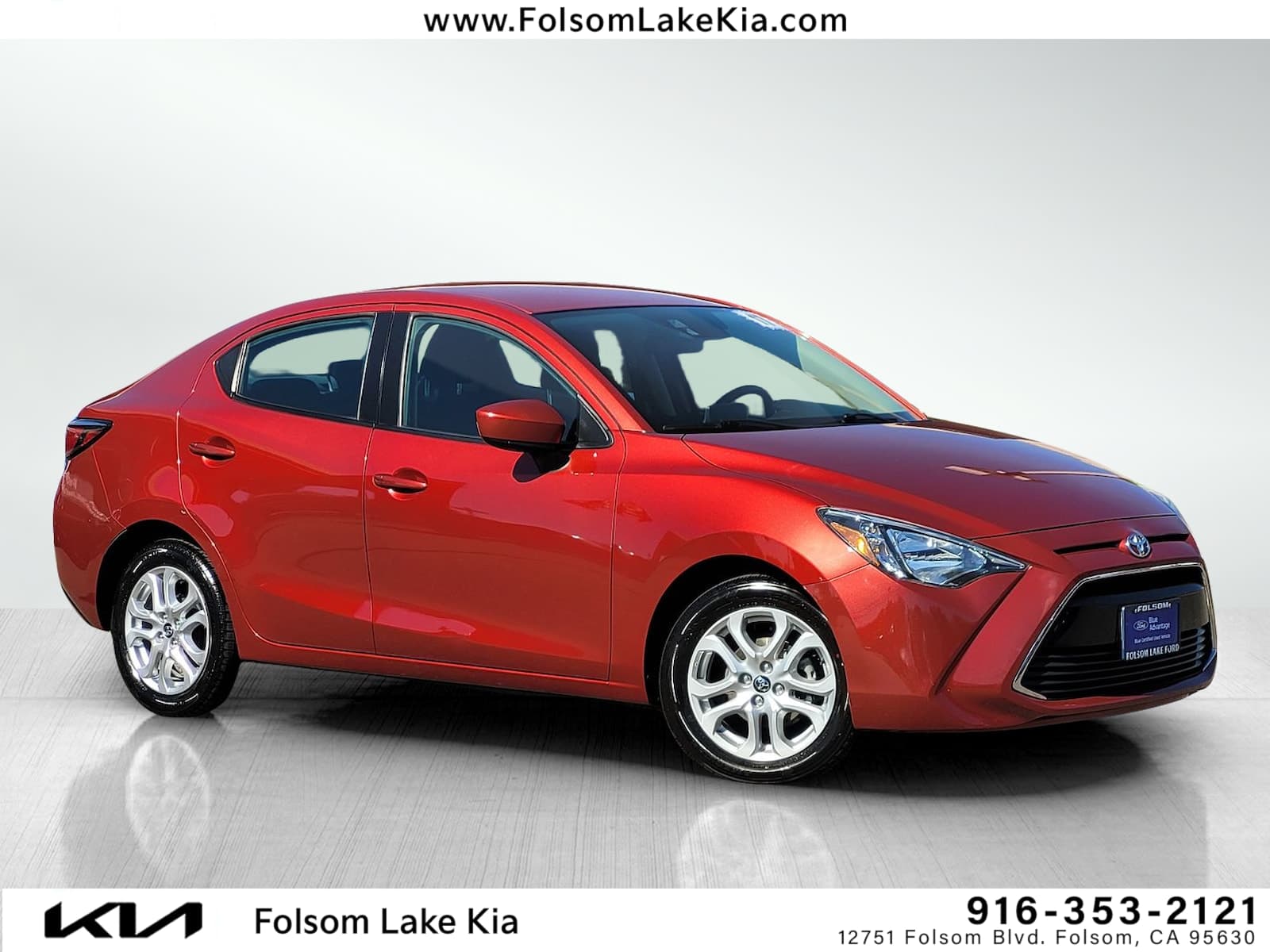 2017 Toyota Yaris iA Base — photo 1 of 30