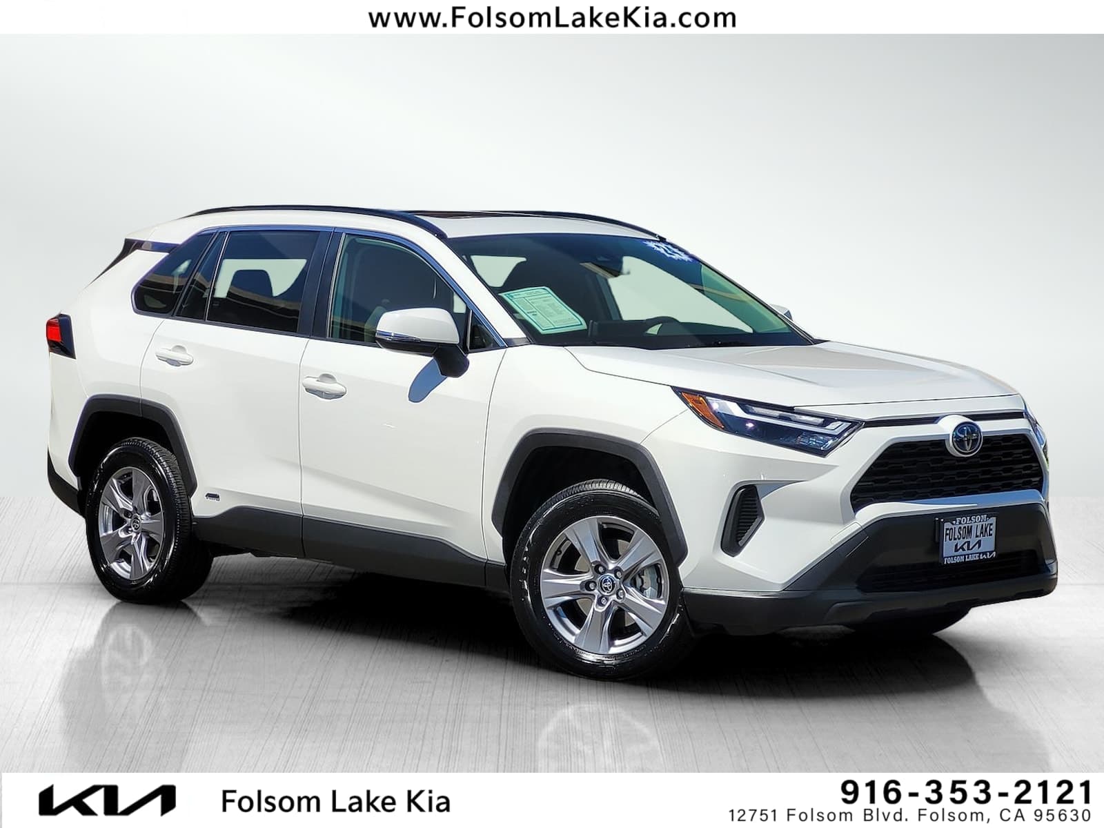 2024 Kia Sportage EX — photo 1 of 30