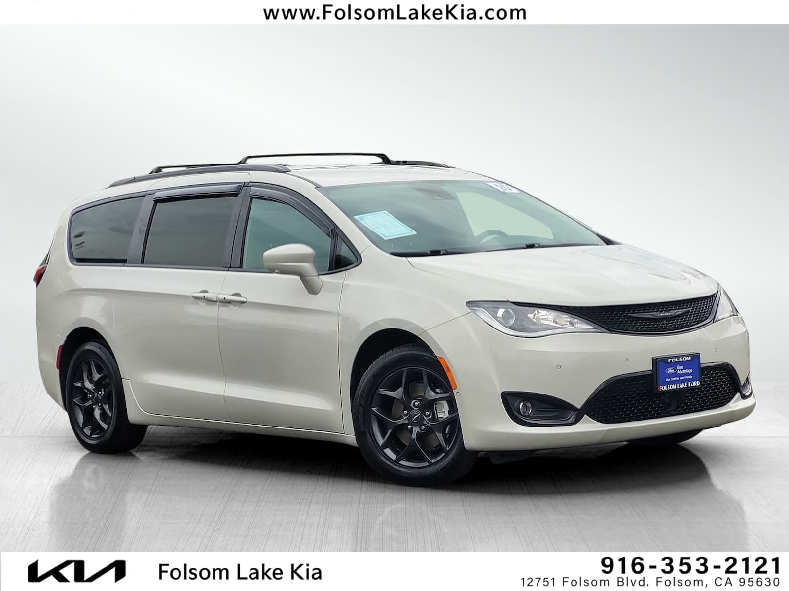 2020 Chrysler Pacifica Touring L — photo 1 of 30