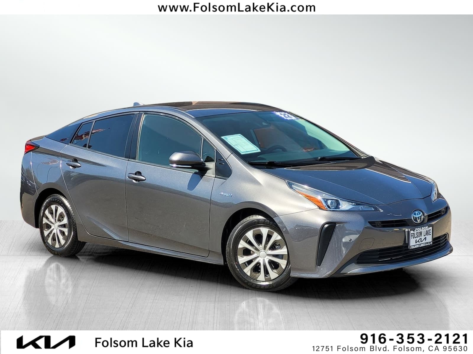 2022 Toyota Prius LE — photo 1 of 30