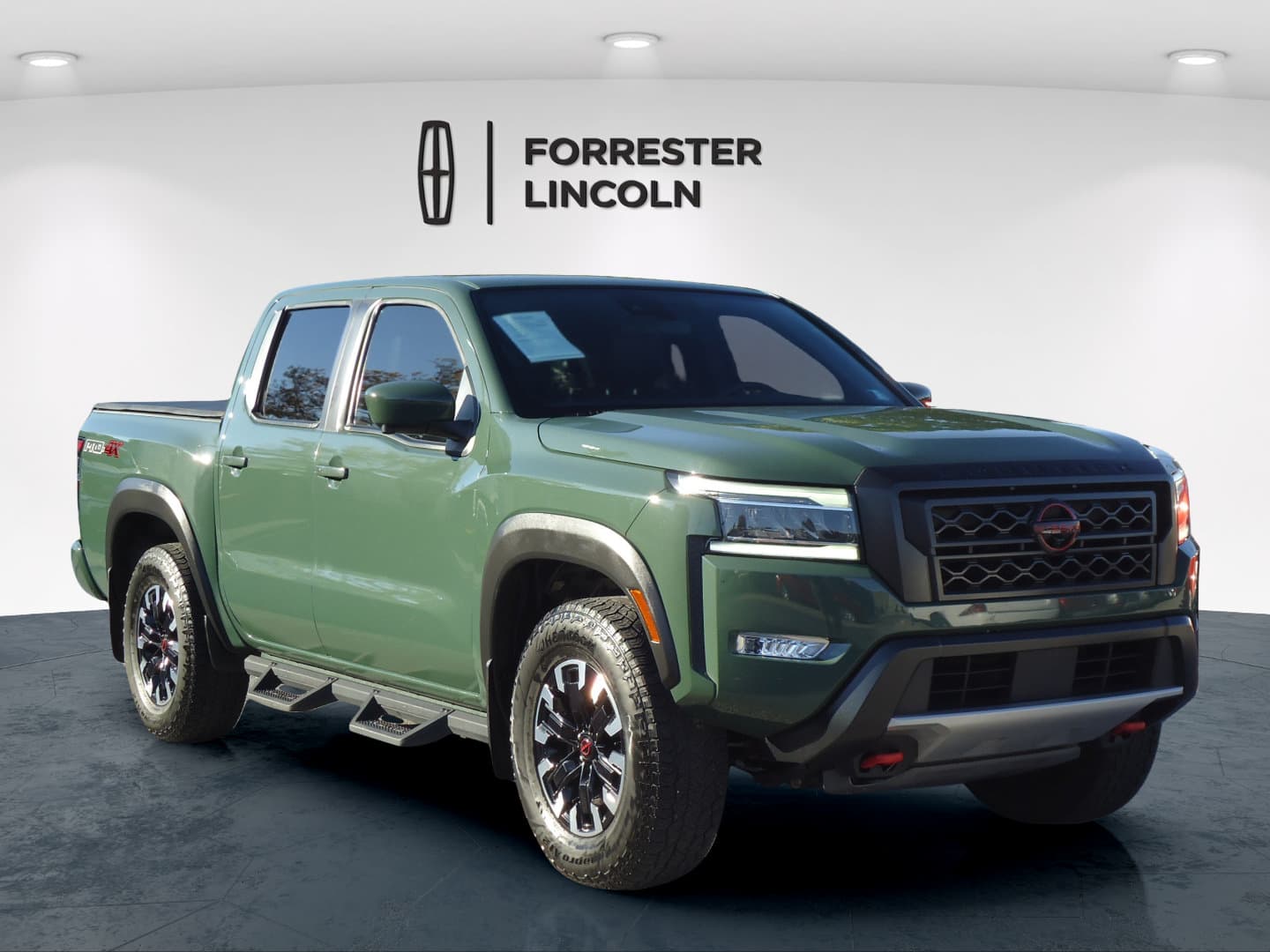 2024 Nissan Frontier PRO-4X — photo 1 of 34