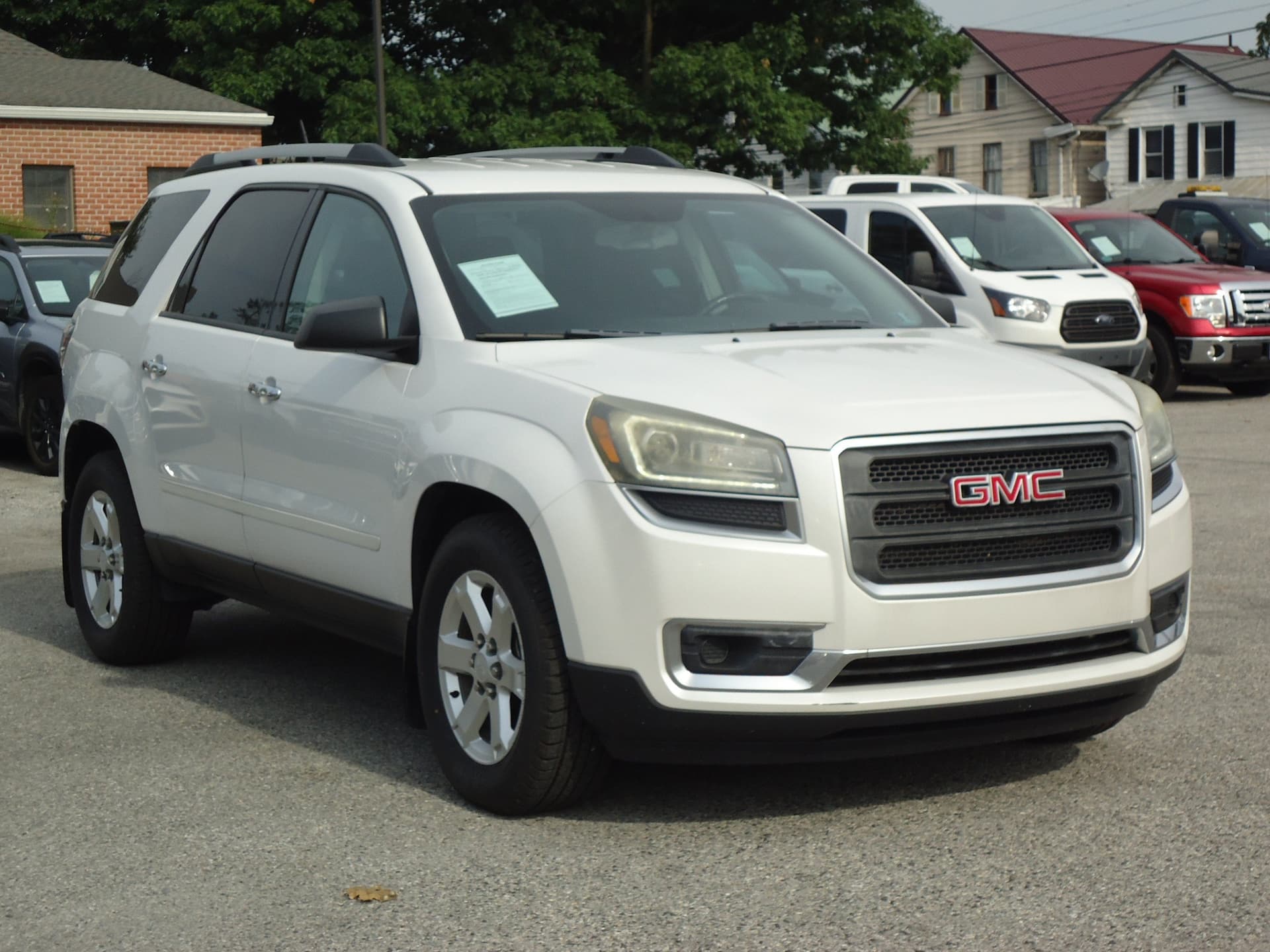 2016 GMC Acadia SLE — photo 1 of 28