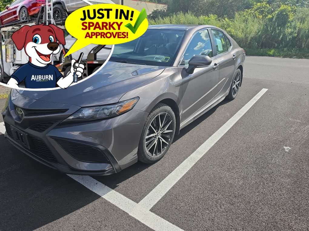 2024 Toyota Camry SE — photo 1 of 13