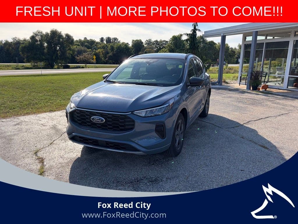 2023 Ford Escape ST-Line — photo 1 of 14