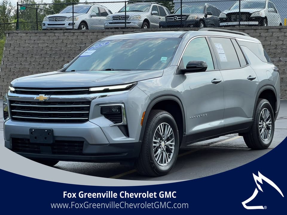 2026 Chevrolet Traverse AWD LT — photo 1 of 40