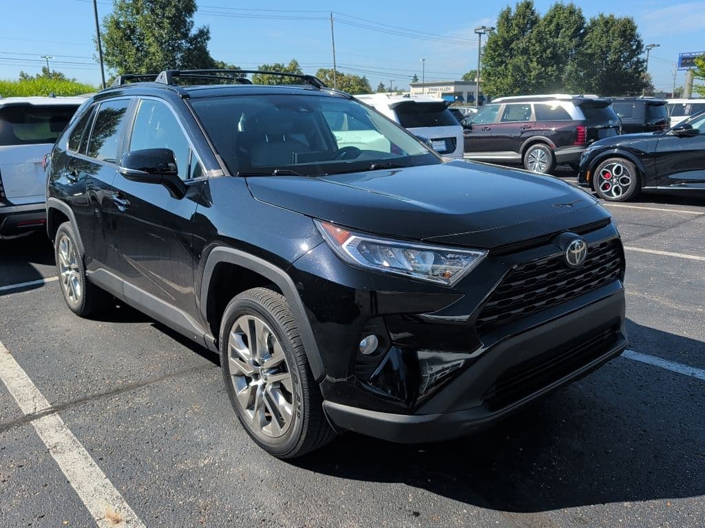 2019 Toyota RAV4 XLE Premium — photo 1 of 3