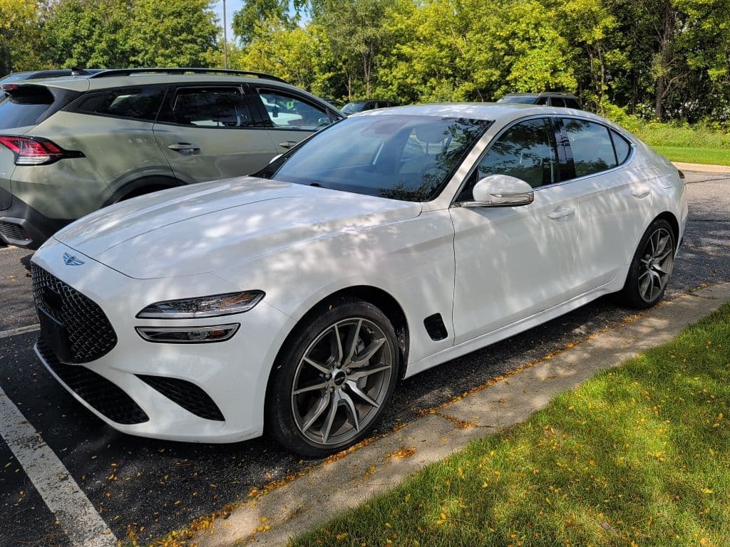 2025 Genesis G70 2.5T — photo 1 of 3