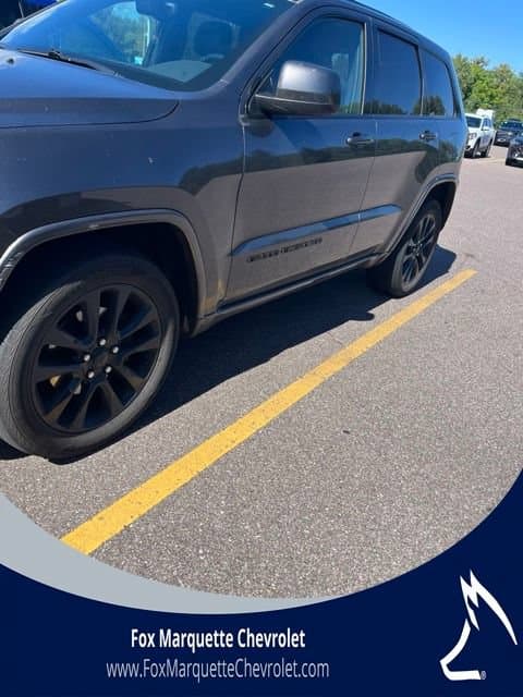2017 Jeep Grand Cherokee Altitude — photo 1 of 3