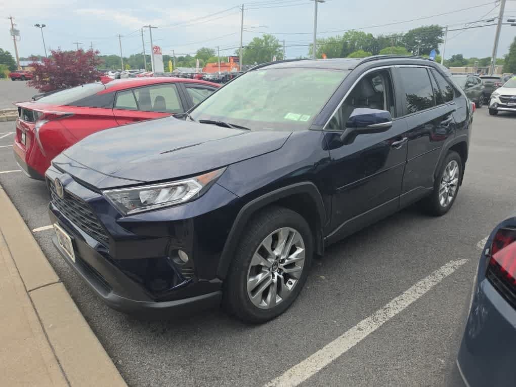 2019 Toyota RAV4 XLE Premium — photo 1 of 12