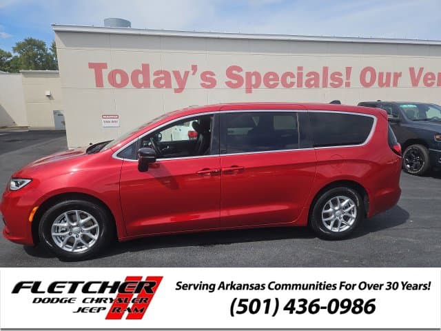 2026 Chrysler Pacifica Select — photo 1 of 15