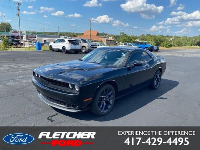 2023 Dodge Challenger SXT — photo 1 of 12