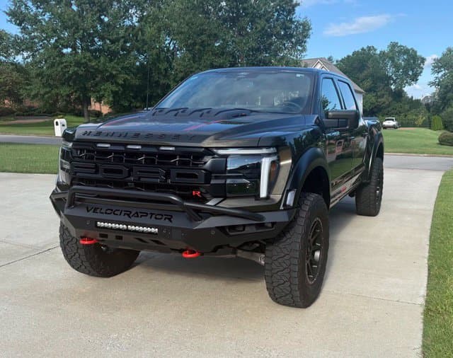 2025 Ford F-150 Raptor — photo 1 of 11
