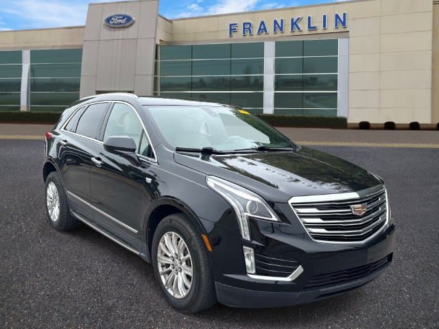 2017 Cadillac XT5 FWD — photo 1 of 12
