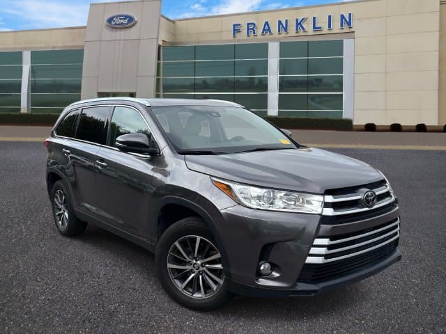 2019 Toyota Highlander XLE — photo 1 of 12