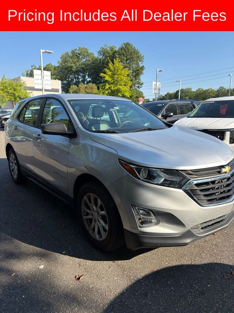 2020 Chevrolet Equinox LS — photo 1 of 10