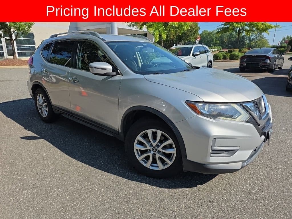 2017 Nissan Rogue SV — photo 1 of 10