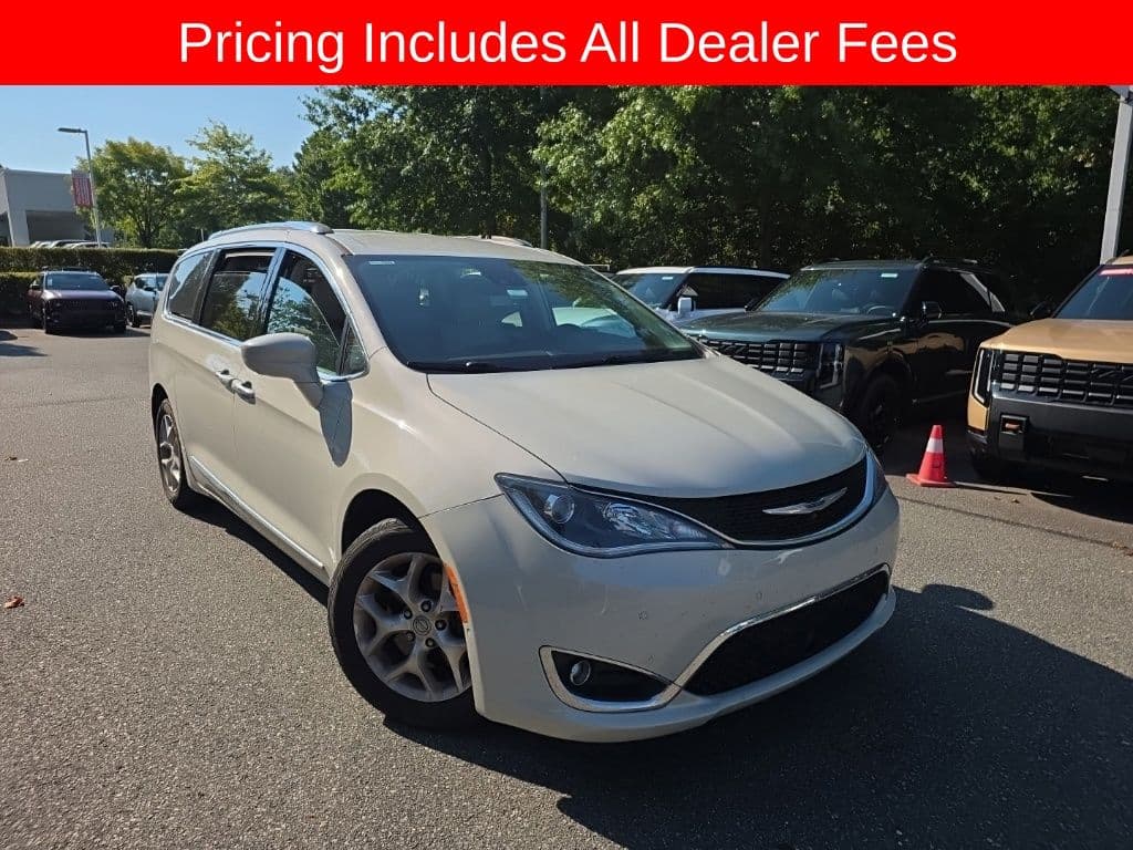 2017 Chrysler Pacifica Touring-L Plus — photo 1 of 14