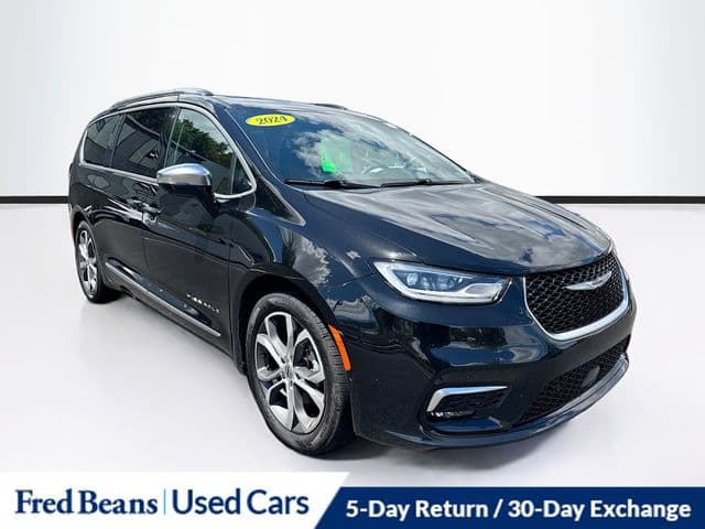 2024 Chrysler Pacifica Pinnacle — photo 1 of 43