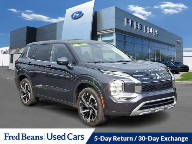 2024 Mitsubishi Outlander Base — photo 1 of 37