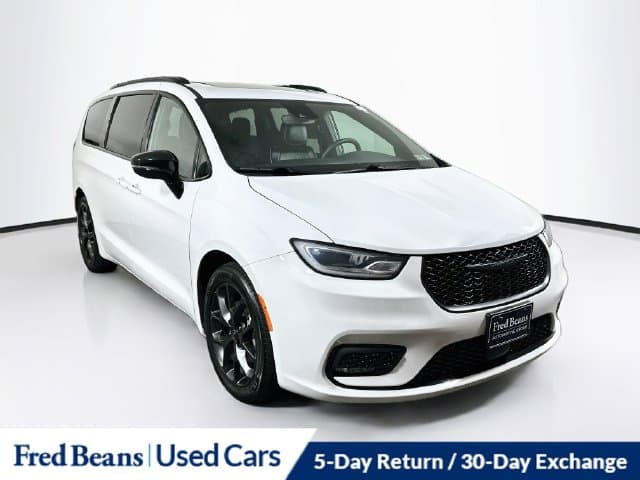 2025 Chrysler Pacifica Limited — photo 1 of 39
