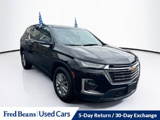 2023 Chevrolet Traverse Base — photo 1 of 35