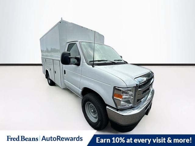 2027 Ford E-350 Cutaway Base — photo 1 of 26